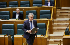 ep el lehendakari inigo urkullu comparece ante la diputacion permanente del parlamento vasco para