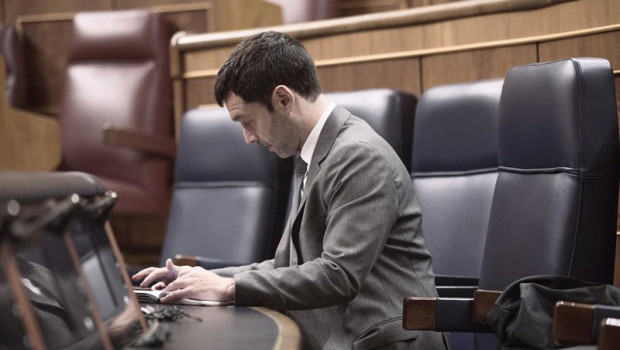 ep el ministro de consumo pablo bustinduy durante una sesion plenaria en el congreso a 22 de abril