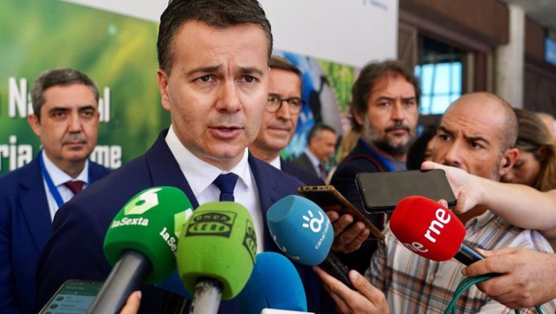 ep el ministro de industria comercio y turismo en funciones hector gomez en declaraciones a los ep el ministro de industria comercio y turismo en funciones hector gomez en declaraciones a los