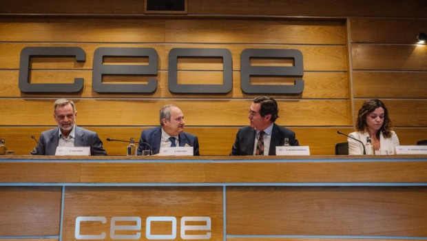 ep el ministro de industria y turismo jordi hereu el presidente de ceoe antonio garamendi la