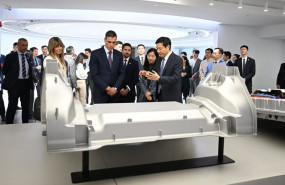 ep el presidene del gobierno pedro sanchez visita la sede de xiaomi en pekin durante su viaje