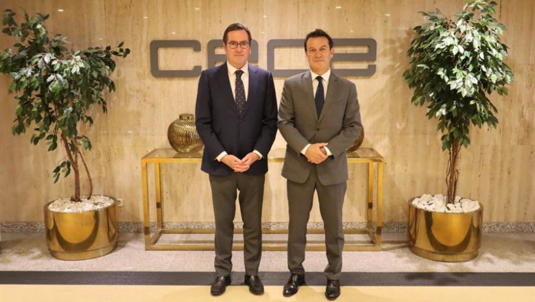 ep el presidente de ceoe antonio garamendi y el director general de pluxee espana gabriel rotella