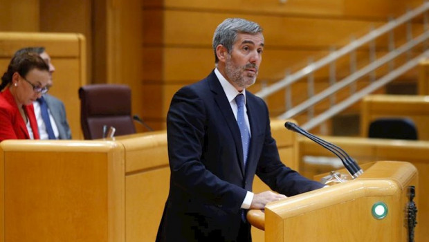ep el senador de coalicion canaria fernando clavijo en la tribuna del pleno del senado