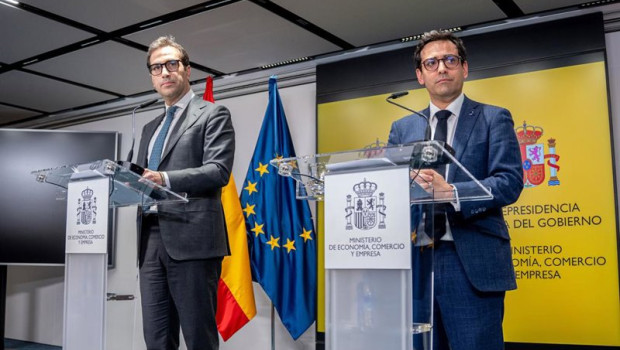 ep el vicepresidente primero del gobierno y ministro de economia comercio y empresa carlos cuerpo i