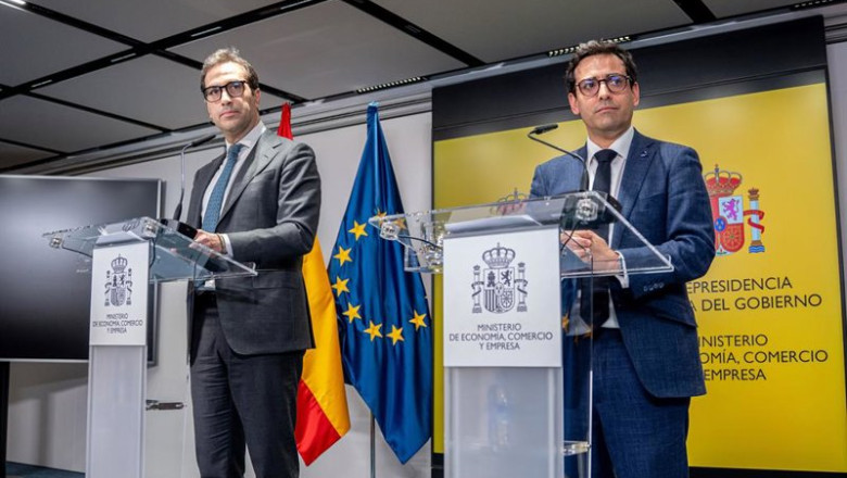 ep el vicepresidente primero del gobierno y ministro de economia comercio y empresa carlos cuerpo i