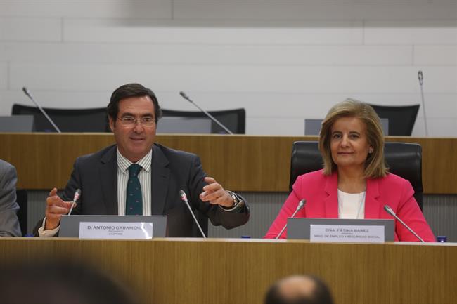 Fátima Báñez en el acto de reelección de Antonio Garamendi | EUROPA PRESS ep fatima banezactoreeleccionantonio garamendi