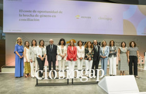 ep foto de familia de la presentacion del segundo informe de closing gap coste de oportunidad de la