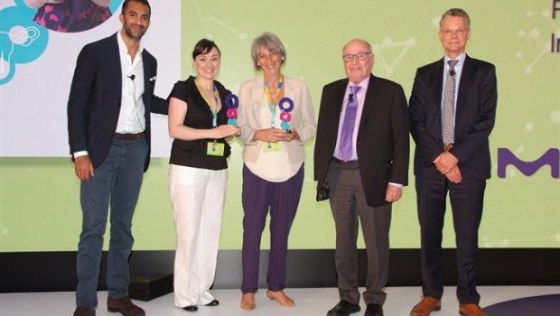 ep ganadorasmerck recogiendopremio