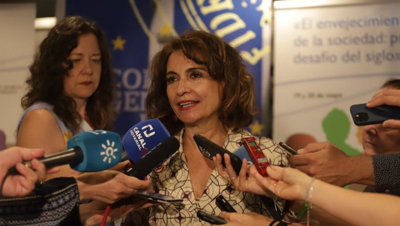 ep la ministra de hacienda y funcion publica maria jesus montero atiende a medios antes de ep la ministra de hacienda y funcion publica maria jesus montero atiende a medios antes de