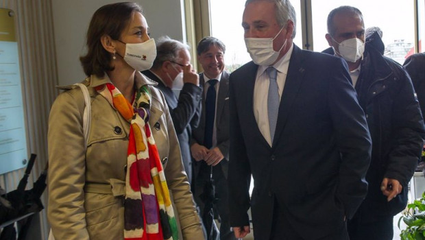 ep la ministra de industria comercio y turismo reyes maroto y el presidente de mondragon inigo ucin