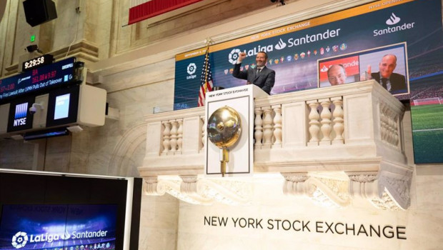 ep laliga santander protagonizo el tradicional toque de campana de la bolsa de nueva york