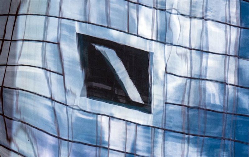 ep logo de deutsche bank en las oficinas de su sede en frankfurt alemania