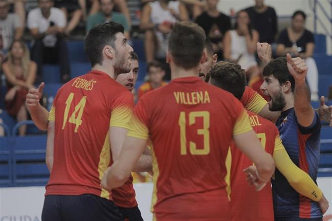 Los jugadores de la selección española de voleibol celebran un punto | RFEVB ep los jugadoresla seleccion espanolavoleibol celebranpunto