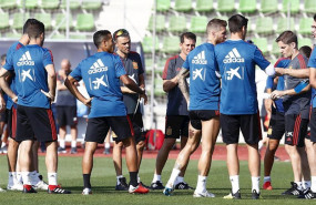 ep luis enrique dirige un entrenamiento de la seleccion