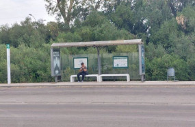 ep parada del autobus metropolitano en el campus de puerto real