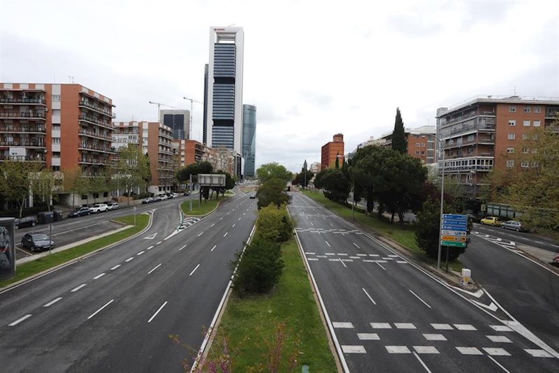 https://img4.s3wfg.com/web/img/images_uploaded/6/d/ep_paseo_de_la_castellana_absolutamente_vacio_en_las_inmediaciones_de_plaza_de_castilla_y_las_torres.jpg