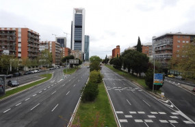 ep paseo de la castellana absolutamente vacio en las inmediaciones de plaza de castilla y las torres