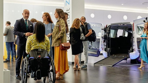 ep renault presenta su gama de vehiculos adaptados para el transporte de personas con movilidad