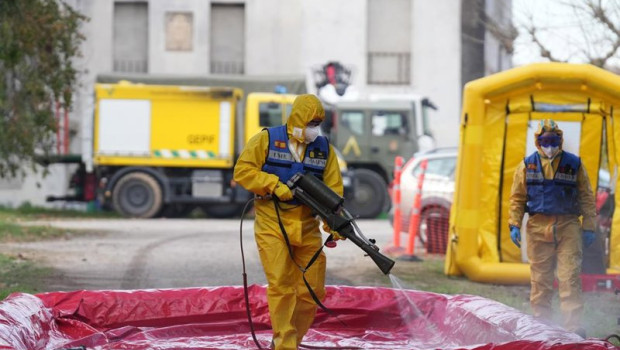 ep un miembro de la ume desinfecta vehiculos