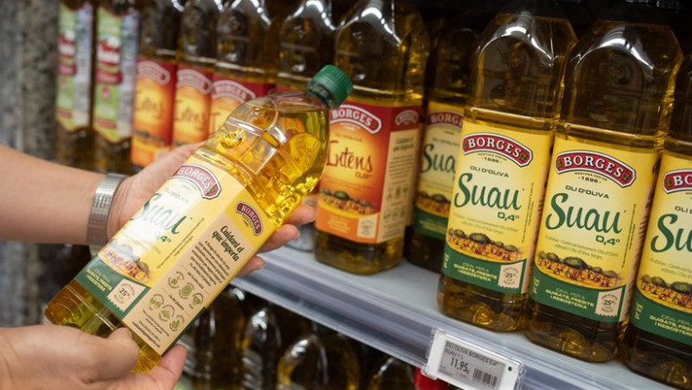 ep una persona sostiene una botella de aceite a 21 de junio de 2024 ep una persona sostiene una botella de aceite a 21 de junio de 2024
