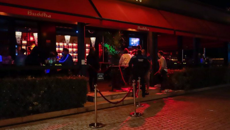 ep varias personas esperan a las puertas de un local de ocio nocturno en sanxenxo pontevedra galicia ep varias personas esperan a las puertas de un local de ocio nocturno en sanxenxo pontevedra galicia