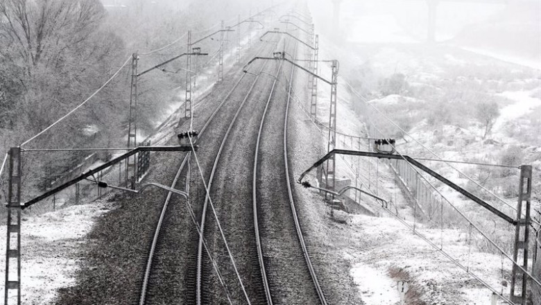 ep vias del tren con nieve tras el paso de la borrasca filomena en madrid espana a 7 de enero de ep vias del tren con nieve tras el paso de la borrasca filomena en madrid espana a 7 de enero de