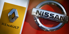 les logos des constructeurs automobiles nissan et renault sont vus devant les concessions des entreprises a saint nazaire france photo prise le 6 fevrier 2023 reuters stephane mahe 