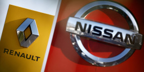 les logos des constructeurs automobiles nissan et renault sont vus devant les concessions des entreprises a saint nazaire france photo prise le 6 fevrier 2023 reuters stephane mahe 