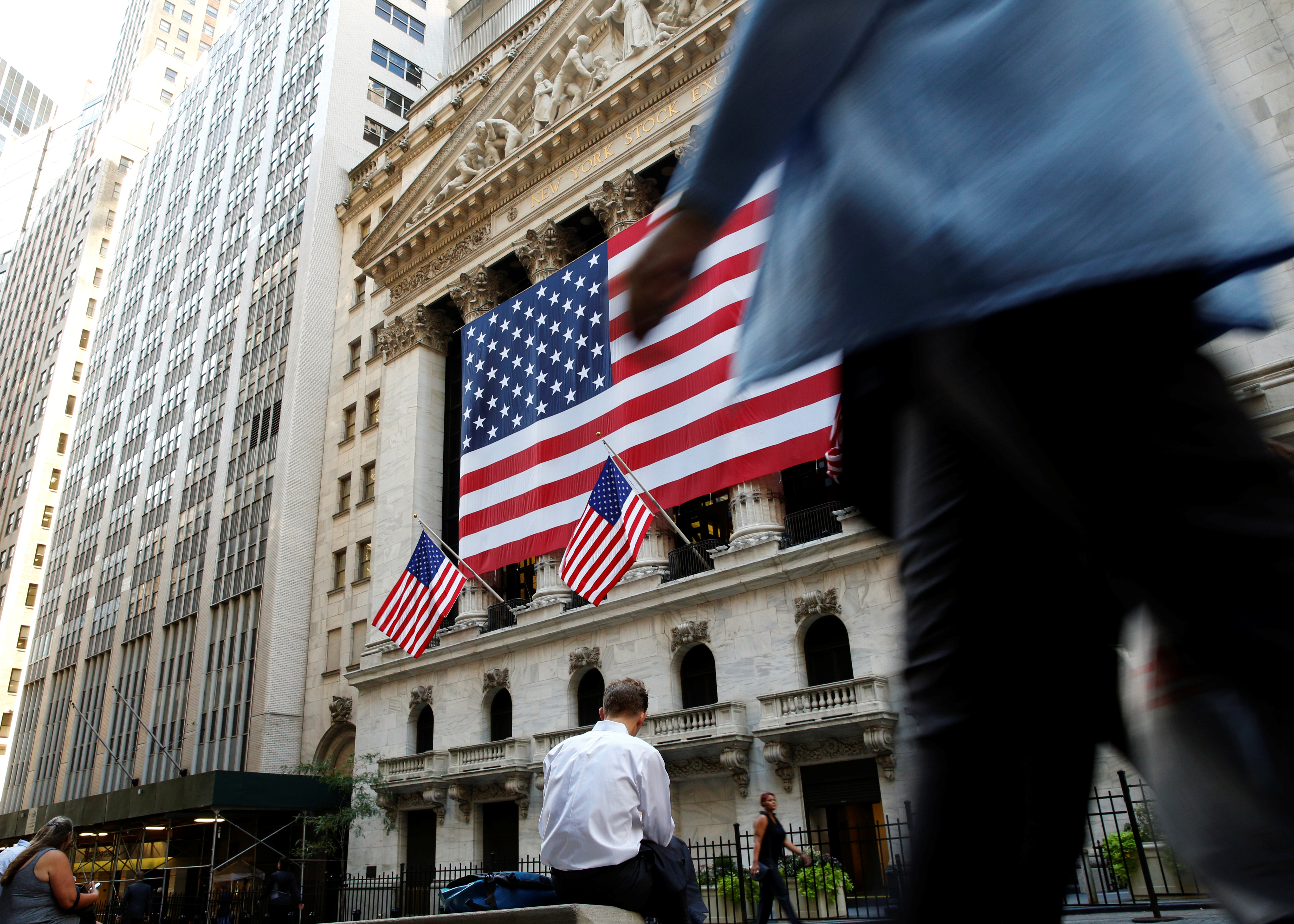 Compras moderadas en Wall Street a las puertas de máximos históricos