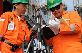 dl bp british petroleum energy oil trabajadores de plantas de GNL indonesia ftse 100 min