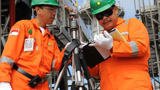 dl bp british petroleum energy oil trabajadores de plantas de GNL indonesia ftse 100 min