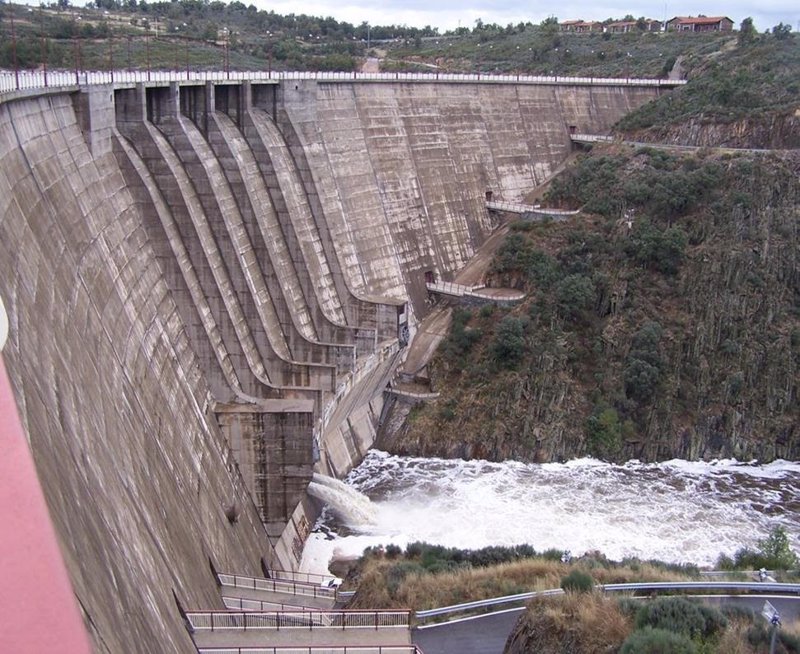 Zamora y Cáceres se levantan contra Iberdrola por vaciar grandes embalses