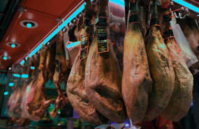 ep archivo   jamones en un puesto en el mercado de san isidro en madrid