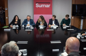 ep archivo   la coportavoz de sumar lara hernandez flanqueda por el portavoz parlamentario de iu