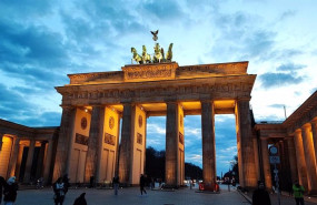 ep archivo   puerta de brandeburgo berlin alemania es el principal destino inversor en el extranjero