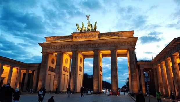 ep archivo   puerta de brandeburgo berlin alemania es el principal destino inversor en el extranjero