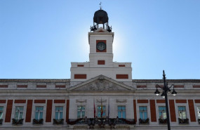 ep archivo   reloj de la puerta del sol en madrid espana