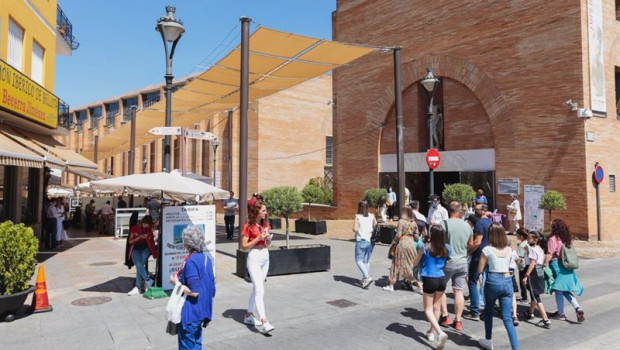 ep archivo   turistas en la puerta del museo de arte romano de merida