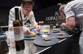 ep archivo   un chef cocinando en el concurso copa jerez