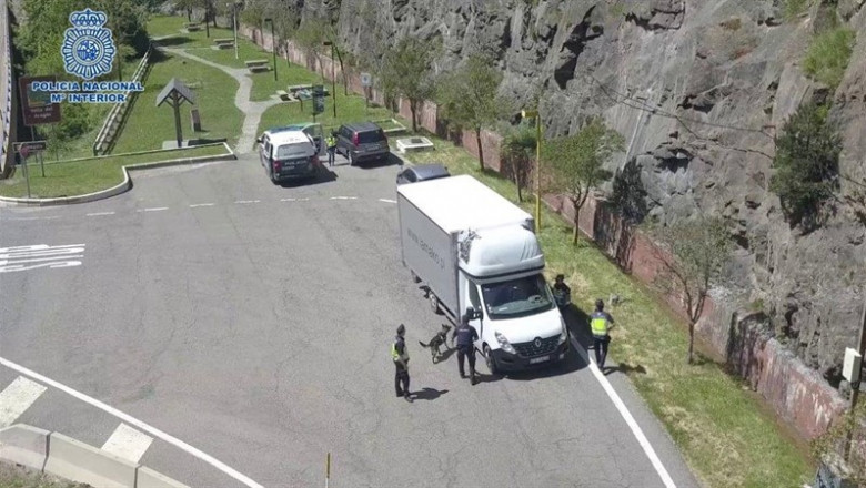 Control de la Policía Nacional a un camión | POLICÍA NACIONAL ep controlla policia nacionalun camion