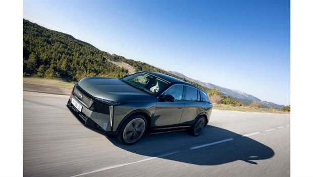 ep ds lanza el nuevo n7 con versiones hibridas y electricas de hasta 740 km de autonomia