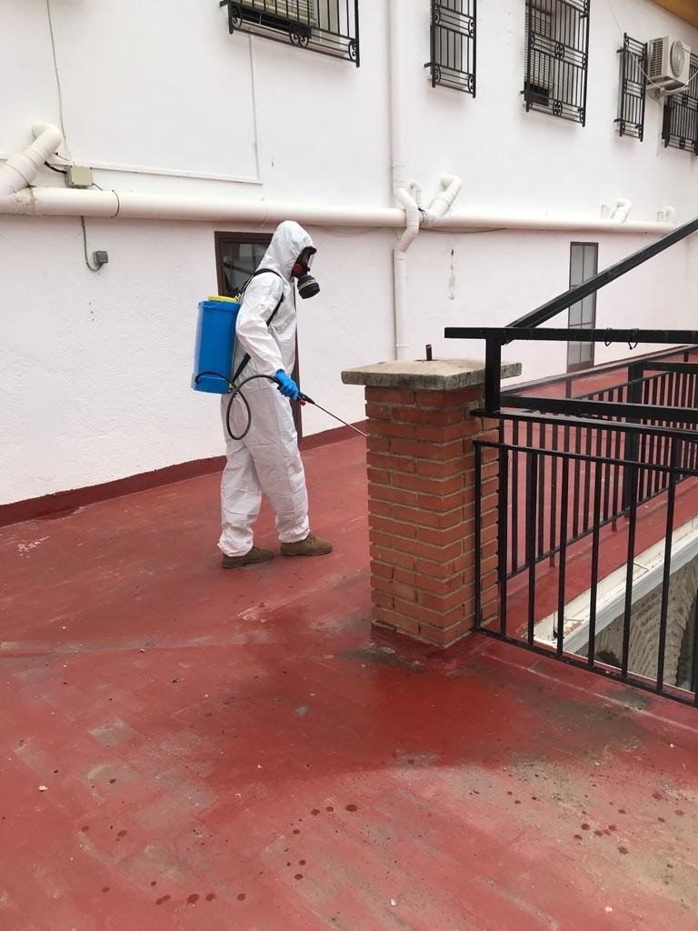 ep efectivos del ejercito limpian la residencia de san diego en lorca