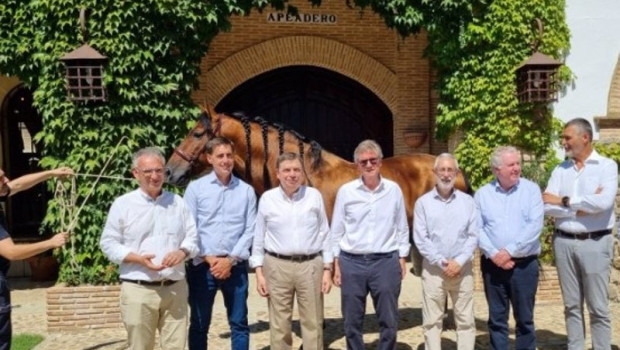 ep el ministro de agricultura luis planas visita las bodegas habla en trujillo