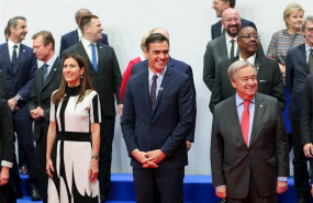 ep el presidente del gobierno en funciones pedro sanchez 2d junto a la ministra de medioambiente de