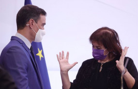 ep el presidente del gobierno pedro sanchez conversa con la vicepresidenta de la comision europea