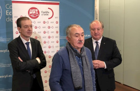 ep el secretario general de ugt pepe alvarez en el centro de la imagen atiende a los medios antes de