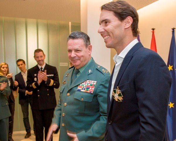 ep el tenista rafa nadal recibe la cruz de plata al merito de la guardia civil