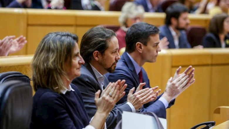 (I-D) La vicepresidenta cuarta y ministra para la Transición Ecológica y el Reto Demográfico, Teresa Ribera, el vicepresidente del Gobierno, Pablo Iglesias, y el presidente del Gobierno, Pedro Sánchez, durante la segunda sesión de control de esta legislat | Ricardo Rubio - Europa Press ep i-d la vicepresidenta cuarta y ministra para la transicion ecologica y el reto demografico teresa