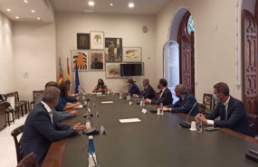 ep la consellera mireia moll con representantes de las empresas enagas naturgynedgia y genia