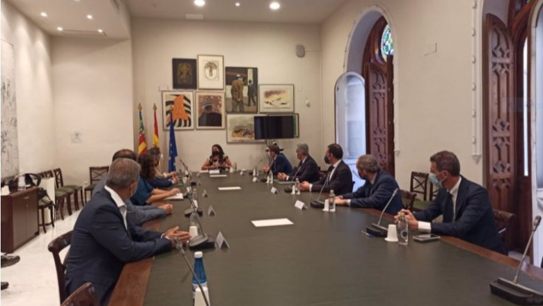 La consellera Mireia Mollà con representantes de las empresas Enagás, Naturgy,Nedgia y Genia Bioenergy. | EUROPA PRESS ep la consellera mireia moll con representantes de las empresas enagas naturgynedgia y genia